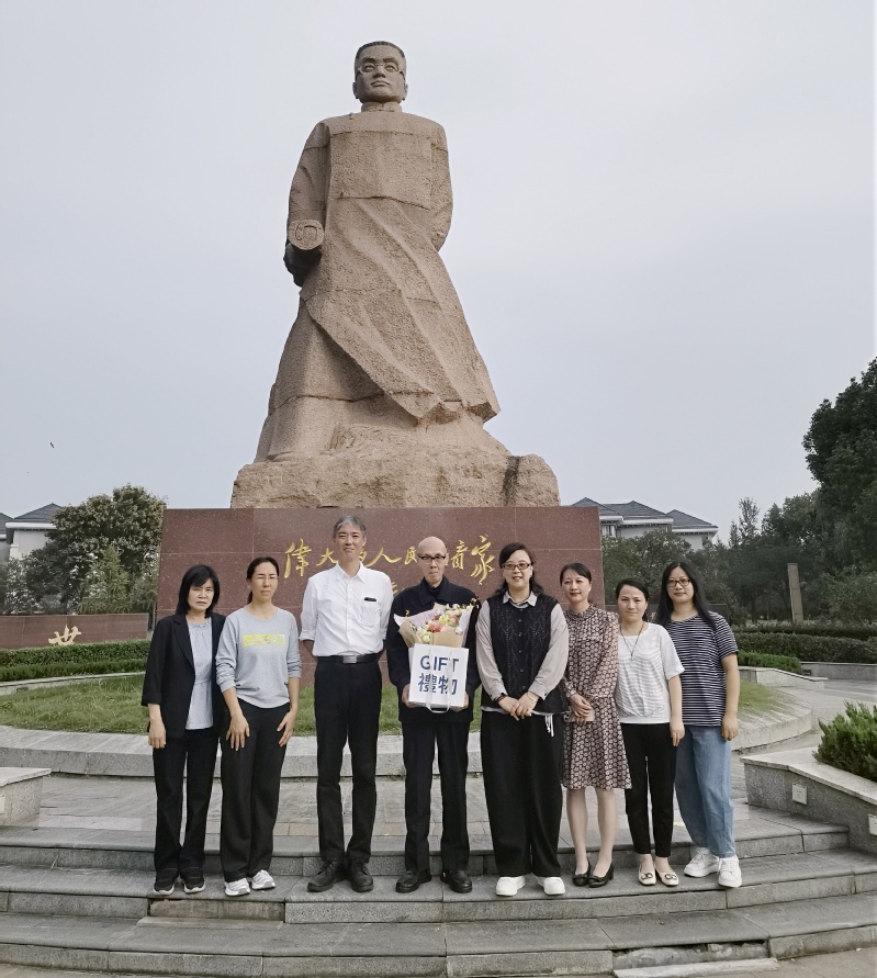 阔别五载再叙情谊 中外教育家精...