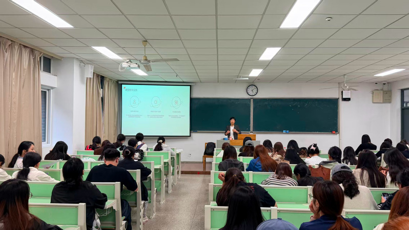 外国语学院召开2024级英语师...