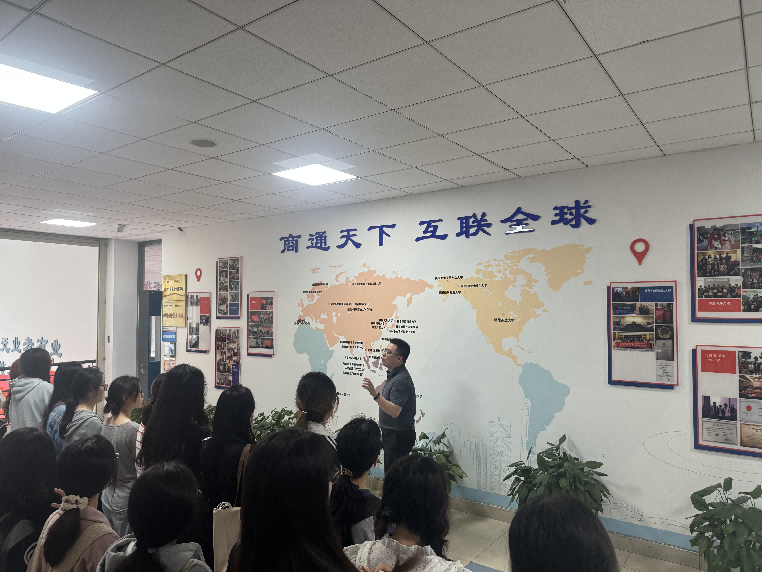 从课堂到直播间：商务英语专业跨...