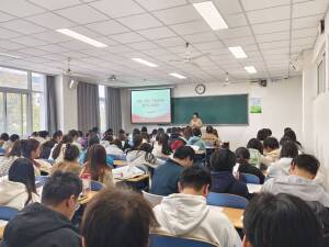 外国语学院召开2024级英语师...